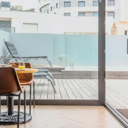 Plum Guide - The Poolside Collage Apartamento *