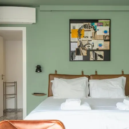 Appartement Plum Guide - The Poolside Collage